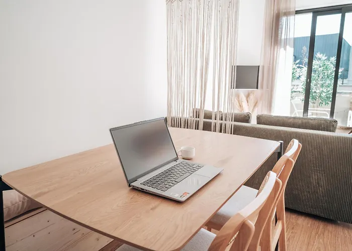 Le Terra - T2 Centre - Terrasse - Parking - 25 Min Puy Dufou شوليه